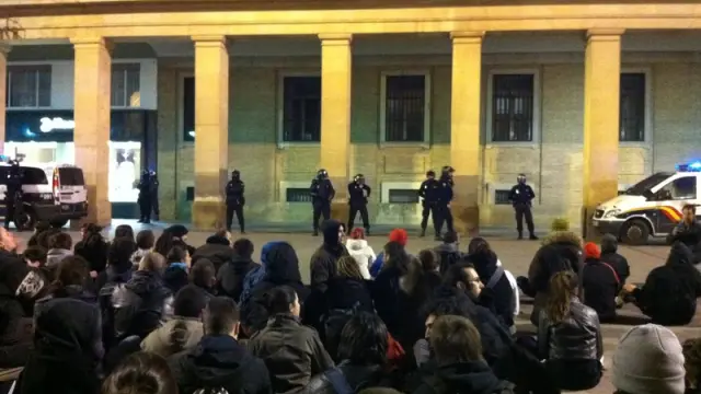 Protesta ante la sede de la Delegación del Gobierno, en Zaragoza