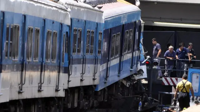 Descarrila un tren en una céntrica estación de Buenos Aires y provoca la muerte de más de 50 personas y cerca de 600 heridos
