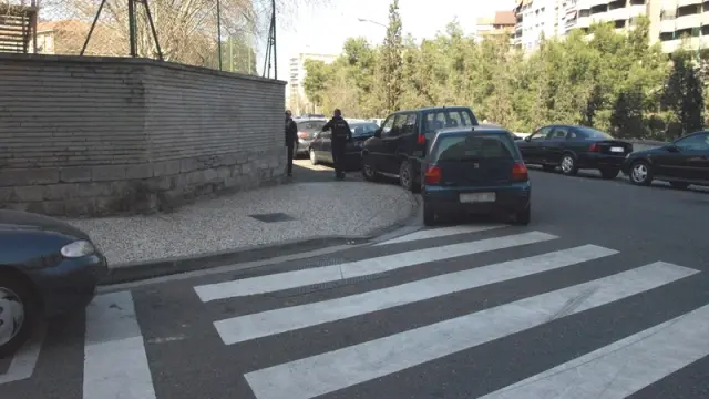Cruce poco accesible en la calle Juan José Rivas