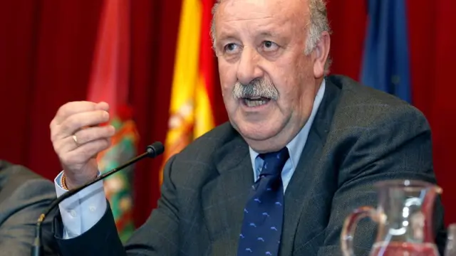 Vicente del Bosque durante la conferencia ofrecida en la Universidad de Burgos.