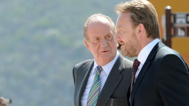 El rey de España, Juan Carlos I, junto a Bakir Izetbegovic, presidente de Bosnia-Herzegovina.