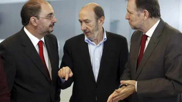 Lambán, con Iglesias y Rubalcaba, en el congreso del PSOE