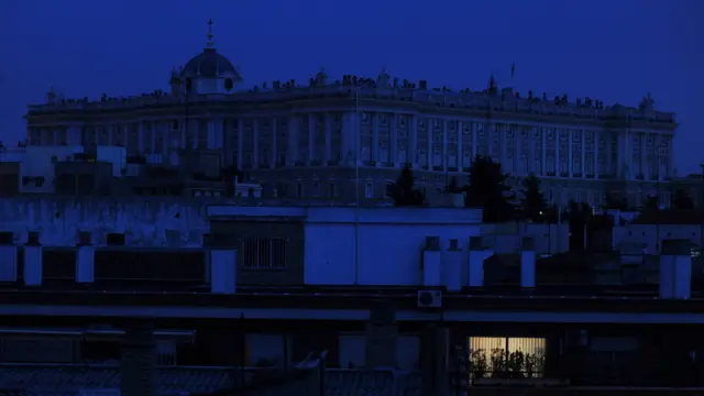 El Palacio Real de Madrid a oscuras.