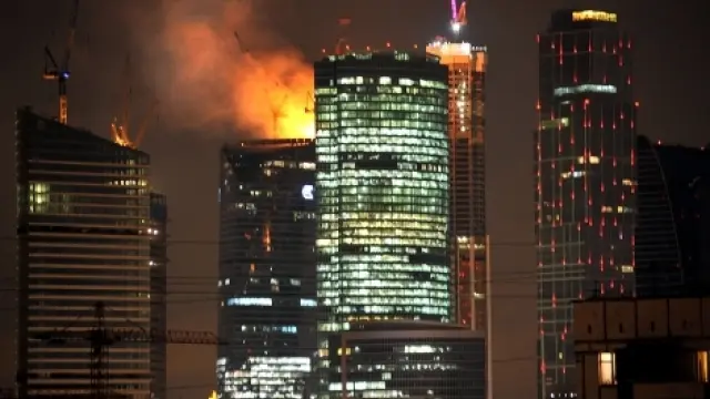 Arde un rascacielos en el centro financiero de Moscú
