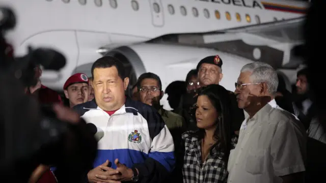 Hugo Chávez a su llegada a Venezuela