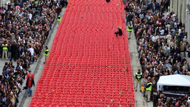 Miles de sillas vacías recordaban a los muertos