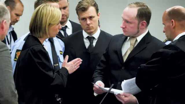 La jueza llama la atención a Breivik