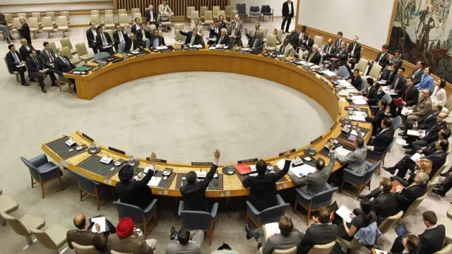 Los miembros del Consejo de Seguridad autorizan el envío de 300 observadores desarmados a Siria.