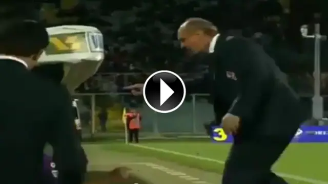 El entrenador del Fiorentina golpea a uno de sus jugadores
