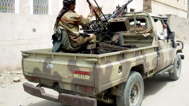 Soldados de yemen durante los enfrentamientos contra milicias pro-Al Qaeda en el sur de Yemen