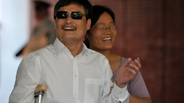 Chen Guangcheng y su mujer, ya en Estados Unidos