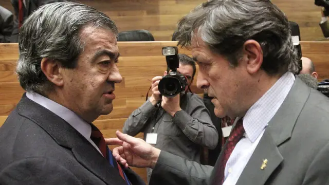 Álvarez Cascos (i) junto a Javier Fernánde,  nuevo presidente asturiano