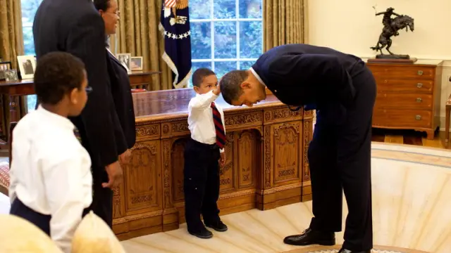 Un niño de cinco años pide tocar el pelo de Obama