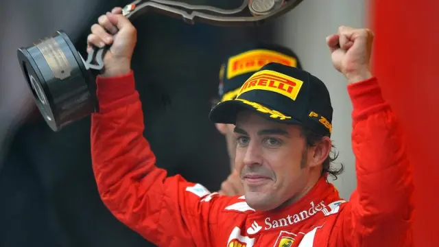 Alonso celebra su tercer puesto en Mónaco