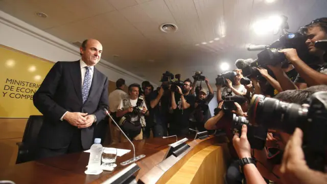El ministro de Economía y Competitividad, Luis de Guindos, al comienzo de su comparecencia