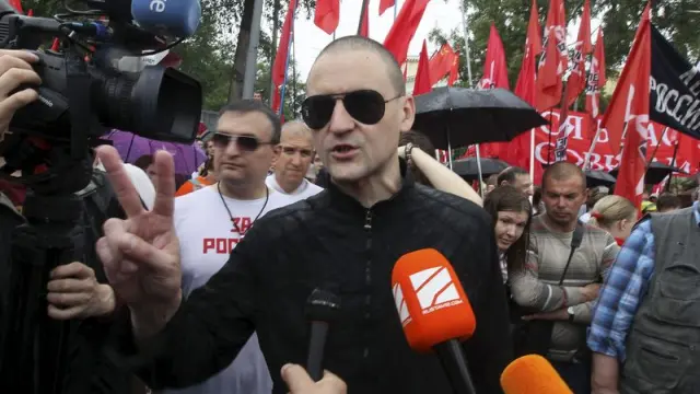 El líder del "Frente de Izquierdas" ruso Sergei Udaltsov ante los medios de comunicación en la "Marcha de los Millones"