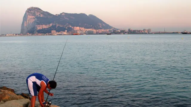 El Estrecho de Gibraltar es una zona habitual de pesca recreativa.