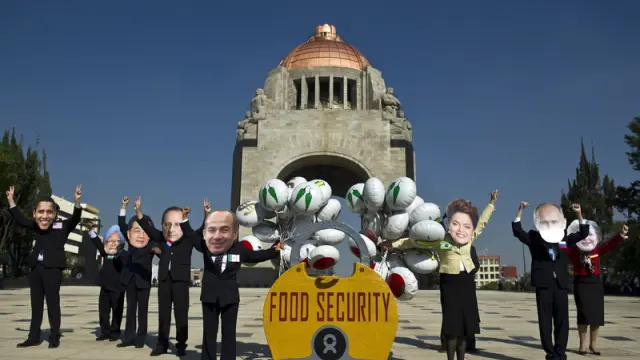 Activistas contrarios al G-20 caricaturizan a los líderes mundiales