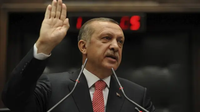 La defensa pidió la absolución, señalando que las consignas no pretendían ofender personalmente a Erdogan.