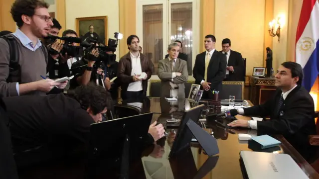 El nuevo presidente de Paraguay, Federico Franco, ante los medios