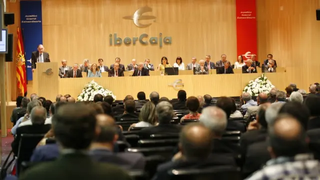 Imagen de la asamblea extraordinaria de Ibercaja