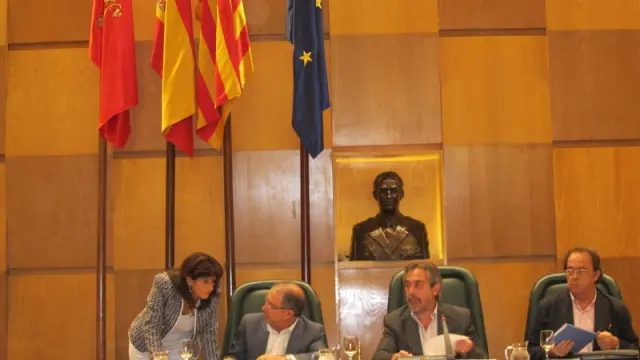 Imagen de archivo de un pleno en el Ayuntamiento de Zaragoza