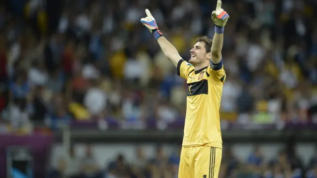 Iker Casillas celebra uno de los goles