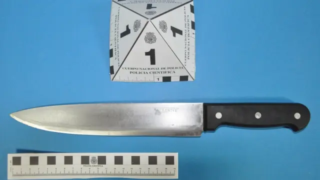 Cuchillo que utilizó el presunto atracador.