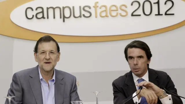 Rajoy, junto a José María Aznar, en la clausura del campus de la FAES