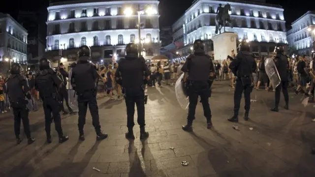 Nueve detenidos en graves disturbios en la Puerta del Sol