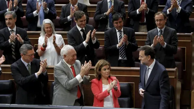 Rajoy ha sido recibido con aplausos por los suyos