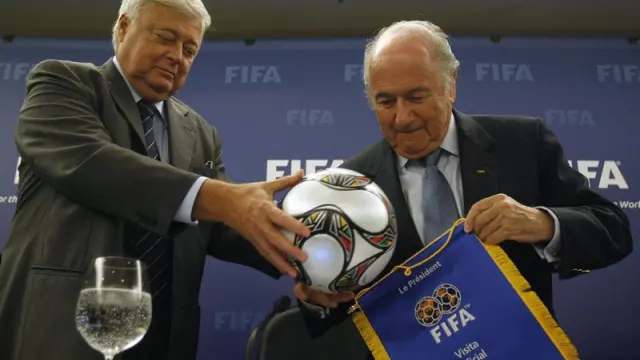 Imagen de archivo de Joseph Blatter junto a Ricardo Teixeira.