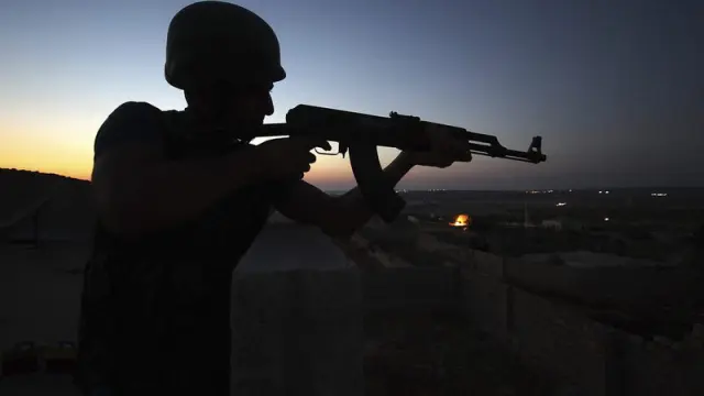 Los rebeldes sirios combaten a las fuerzas del régimen en Alepo.