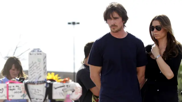 El actor Christian Bale junto a su esposa
