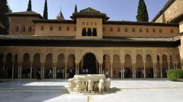 El Patio de los Leones de la Alhambra