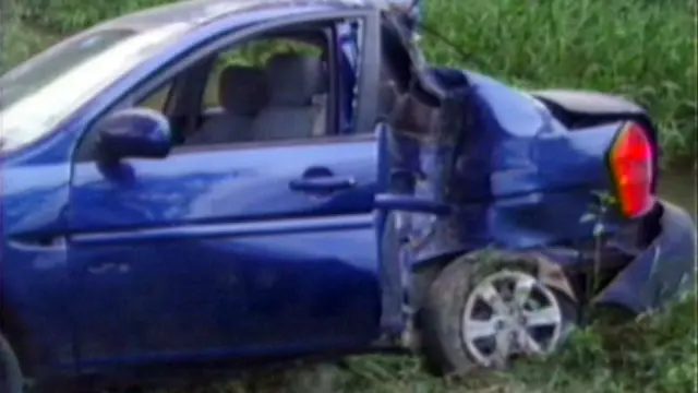 Imagen del estado en que quedó el coche en que murió Payá y otro opositor al régimen cubano