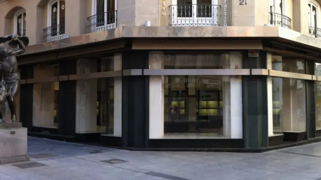 Bolsos Gracia, en la calle Alfonso