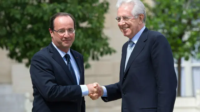 El presidente de Francia, François Hollande, y el primer ministro italiano, Mario Monti.