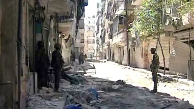 Las calles de la ciudad de Alepo han quedado reducidas a escombros.