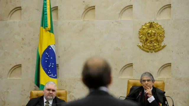 Juicio por los supuestos sobornos a diputados y financiación ilegal en Brasil.