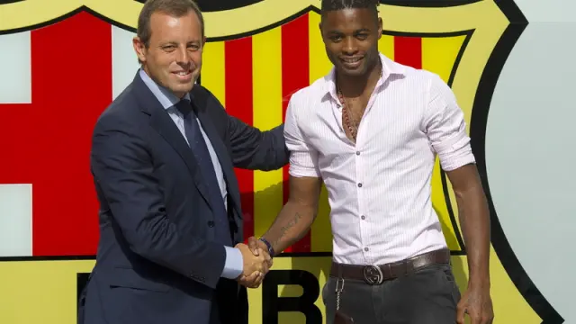 El jugador ha firmado su contrato con el presidente del club tras el reconocimiento médico.