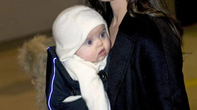 Angelina Jolie con una de sus hijas
