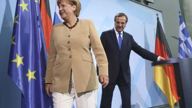Merkel y Samarás al término de la rueda de prensa