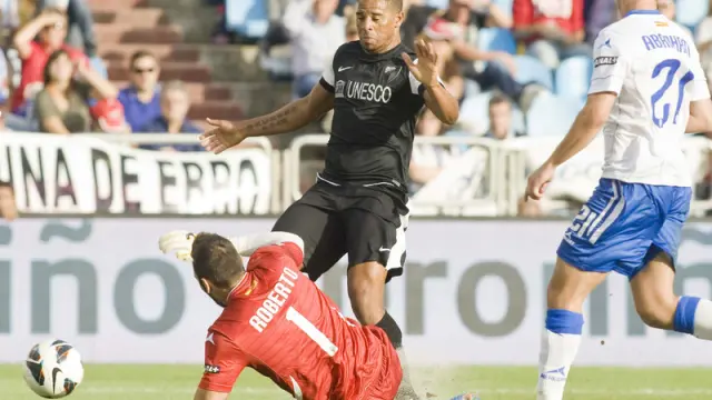 Roberto, durante un partido contra el Málaga