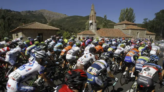 Salida de la decimoquinta etapa de la Vuelta Ciclista a España