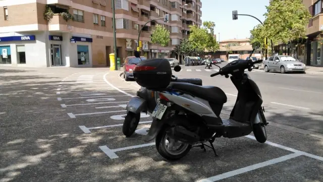 Nuevas plazas de aparcamiento para motos, en Juan Pablo II