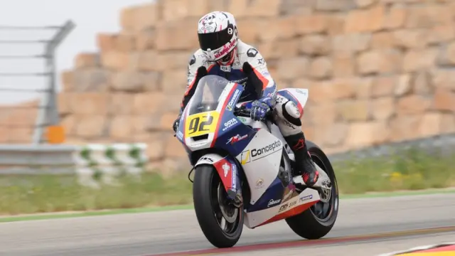 Álex Mariñelarena sobre la moto de CNS Motorsport.