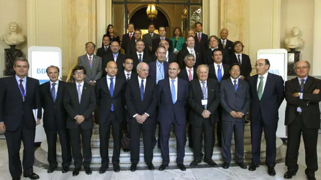 Foto de familia de los asistentes a la reunión de relaciones económicas con Iberoamérica