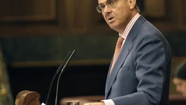 Luis De Guindos, ministro de Economía, en una sesión de control al Gobierno