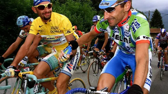 Escartín saluda a Pantani en el Tour de 1998